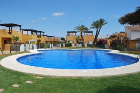 Cerezos pool