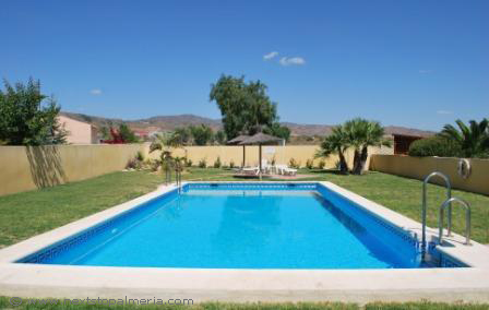 Limoneros pool