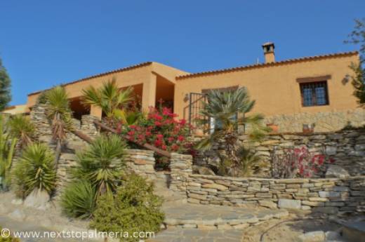 3 bedroom restored cortijo with swimming pool - Cariatiz