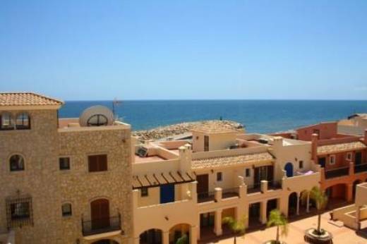 REDUCED FROM 179,950€ - 2 bedroom duplex on the Harbour Lights development