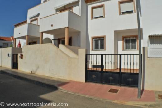 Apartamento en la planta baja de 2 dormitorios y 2 baños - Turre