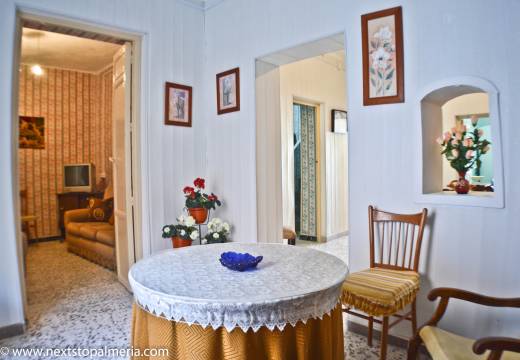 thr_02_entrance_01.jpg