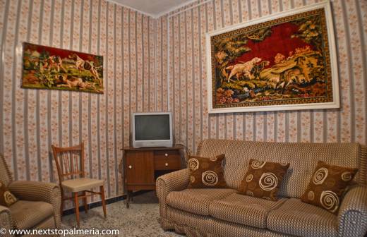thr_05_lounge_01.jpg