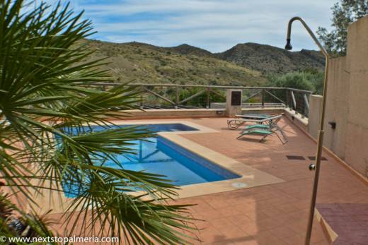 ahc_02_pool_01.jpg
