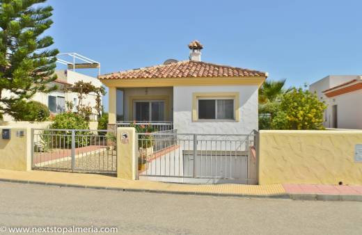 3 bedroom bungalow with garage – Aljáriz, Antas