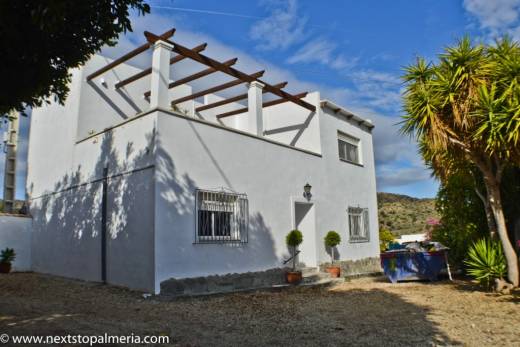 Casa de 6 habitaciones con bungaló independiente - Los Castaños