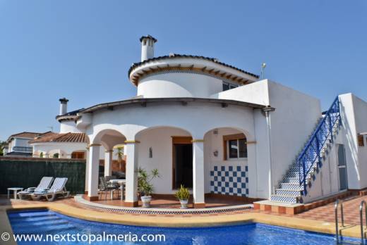 Chalet independiente de 3(/4) dormitorios con piscina privada – Vera Playa