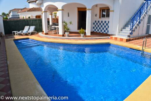 vm6w_03_pool1.jpg