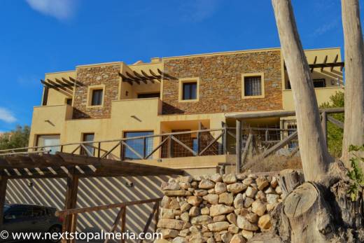 4 bedroom, 3.5 bathroom townhouse - Alfaix