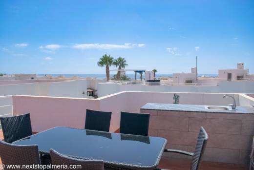 2 bedroom refurbished first floor apartment with large solarium - Mojácar Playa